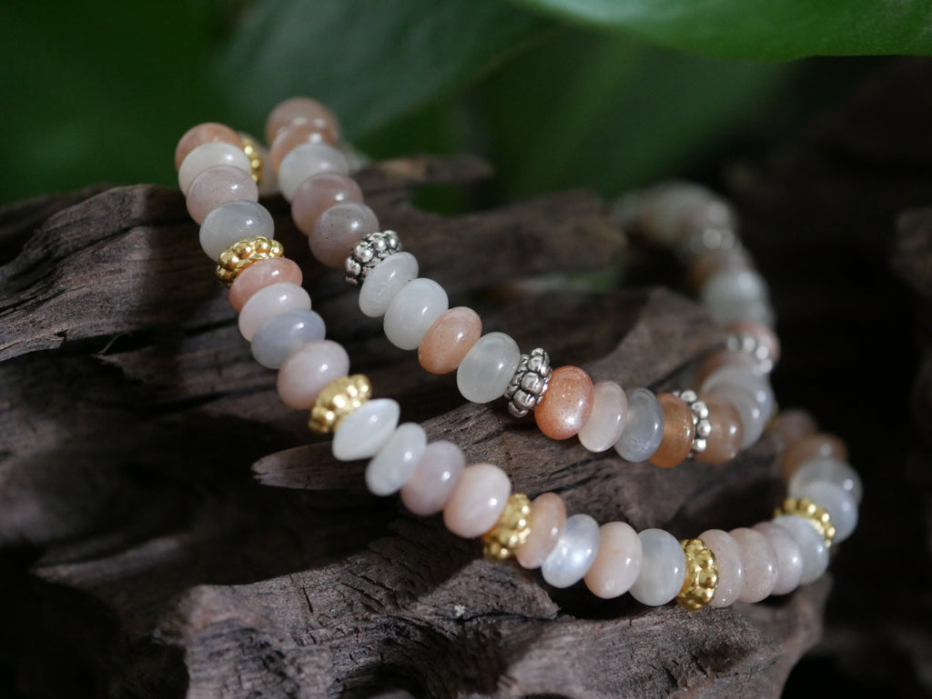 „Lunar“ - Edelsteinarmband aus Mondstein