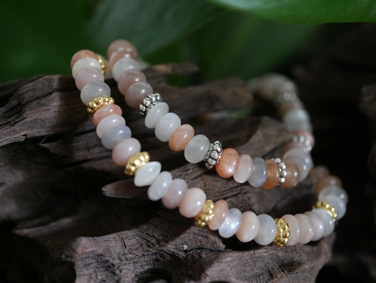 „Lunar“ - Edelsteinarmband aus Mondstein