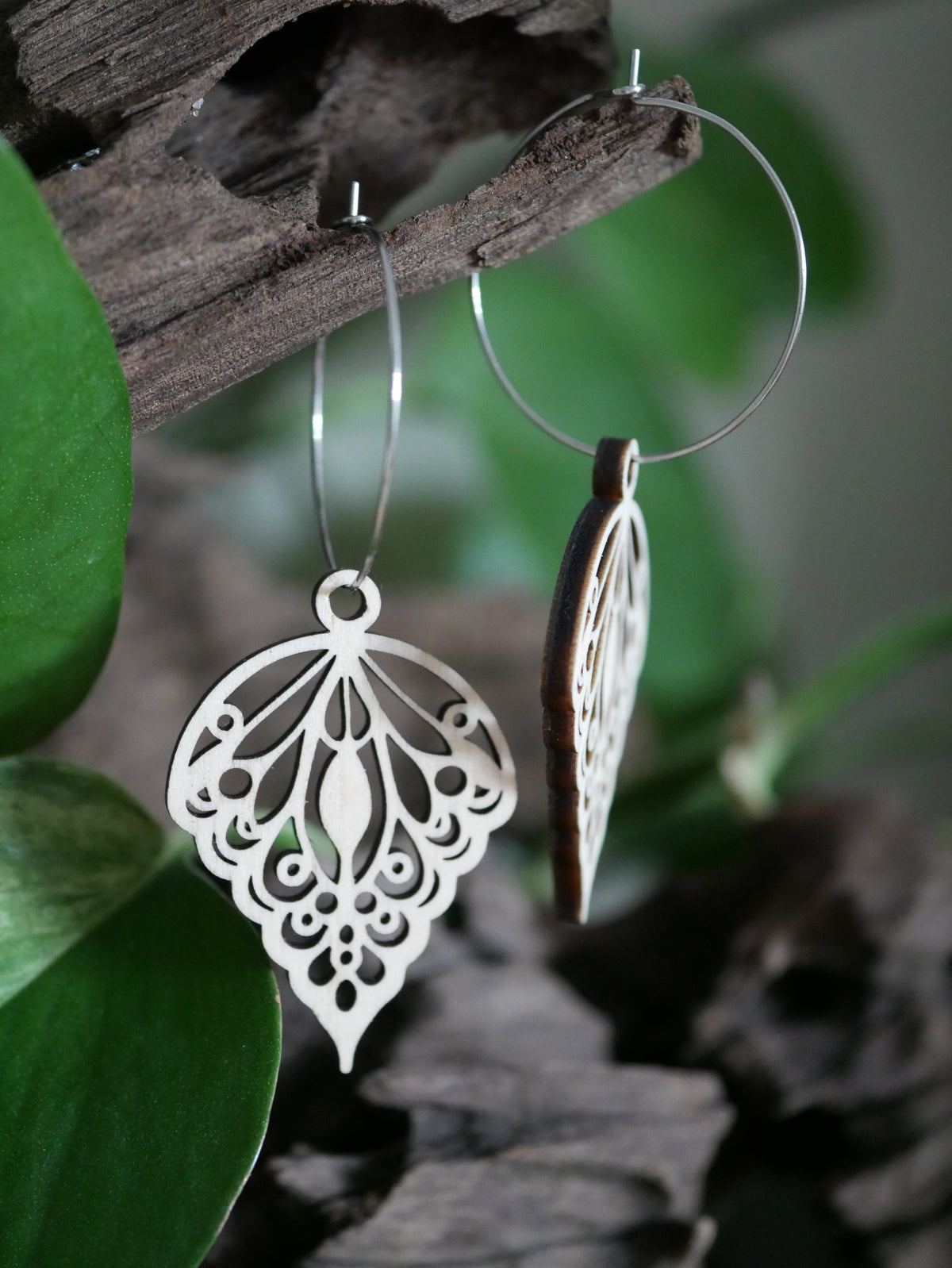 „Wings of Becoming“ - Creolen mit Anhängern aus Sperrholz