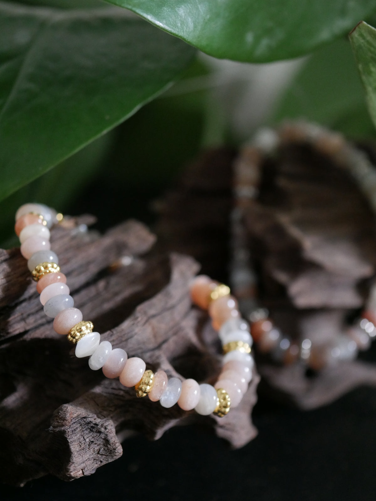 „Lunar“ - Edelsteinarmband aus Mondstein