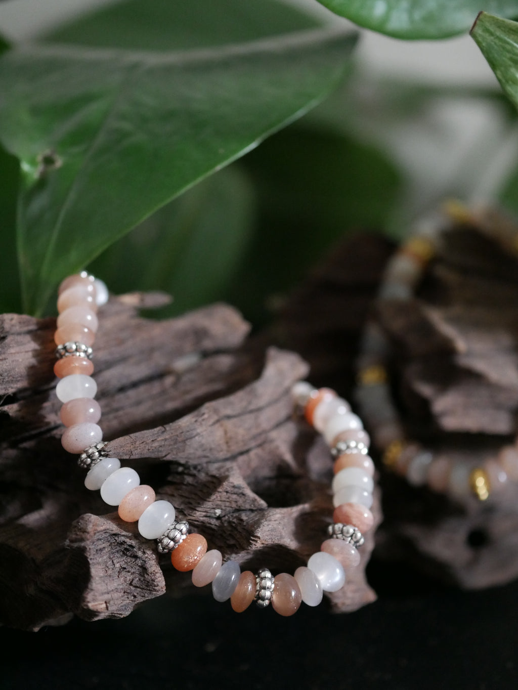 „Lunar“ - Edelsteinarmband aus Mondstein