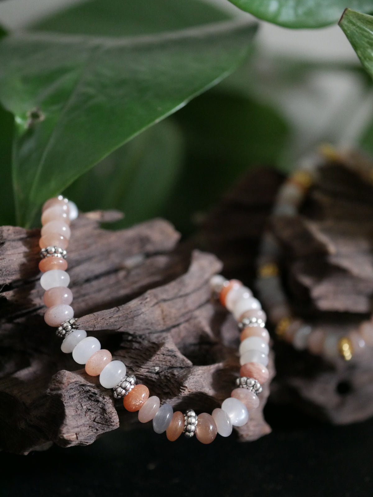 „Lunar“ - Edelsteinarmband aus Mondstein